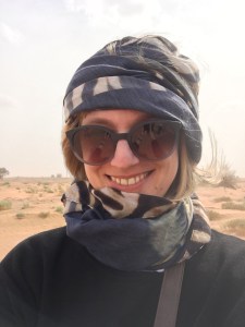 Strawanzerin in der Wüste