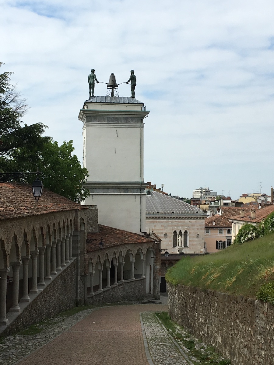 Der Weg hinauf zum Castello die Udine