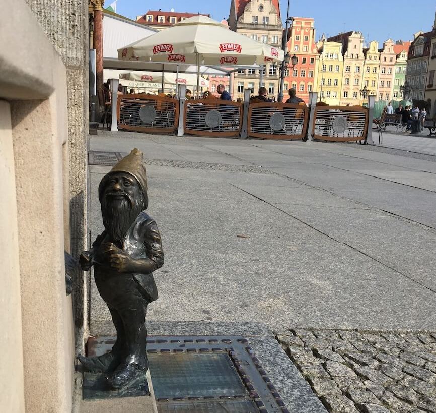 Typischer Bronze Zwerg am Marktplatz von Breslau